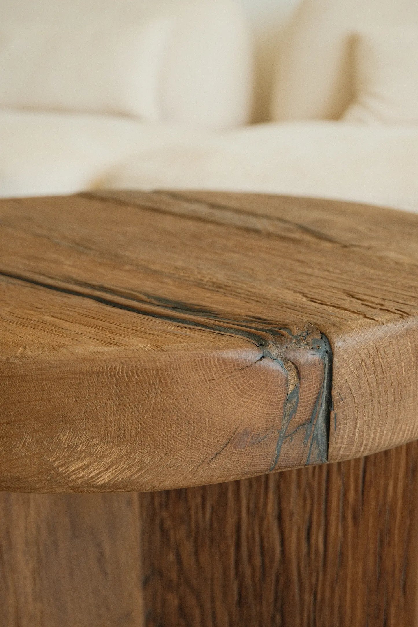 Lunde - okrągły stolik kawowy z drewna dębowego