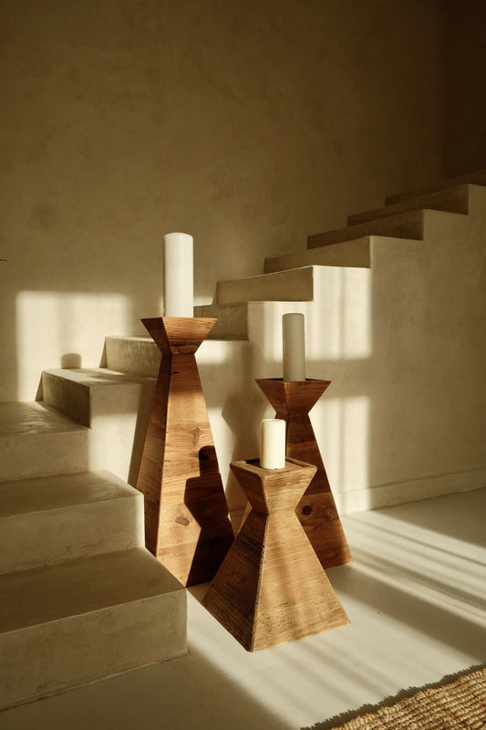 Moen - świecznik z drewna z recyklingu