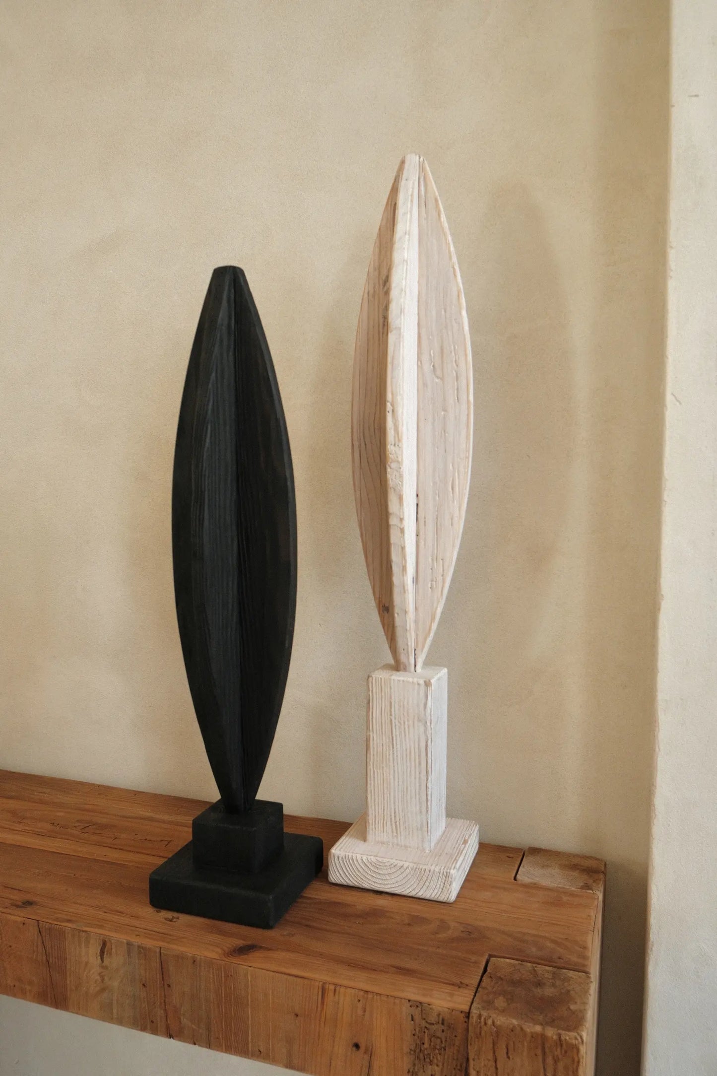 Varn Black - figura dekoracyjna z drewna