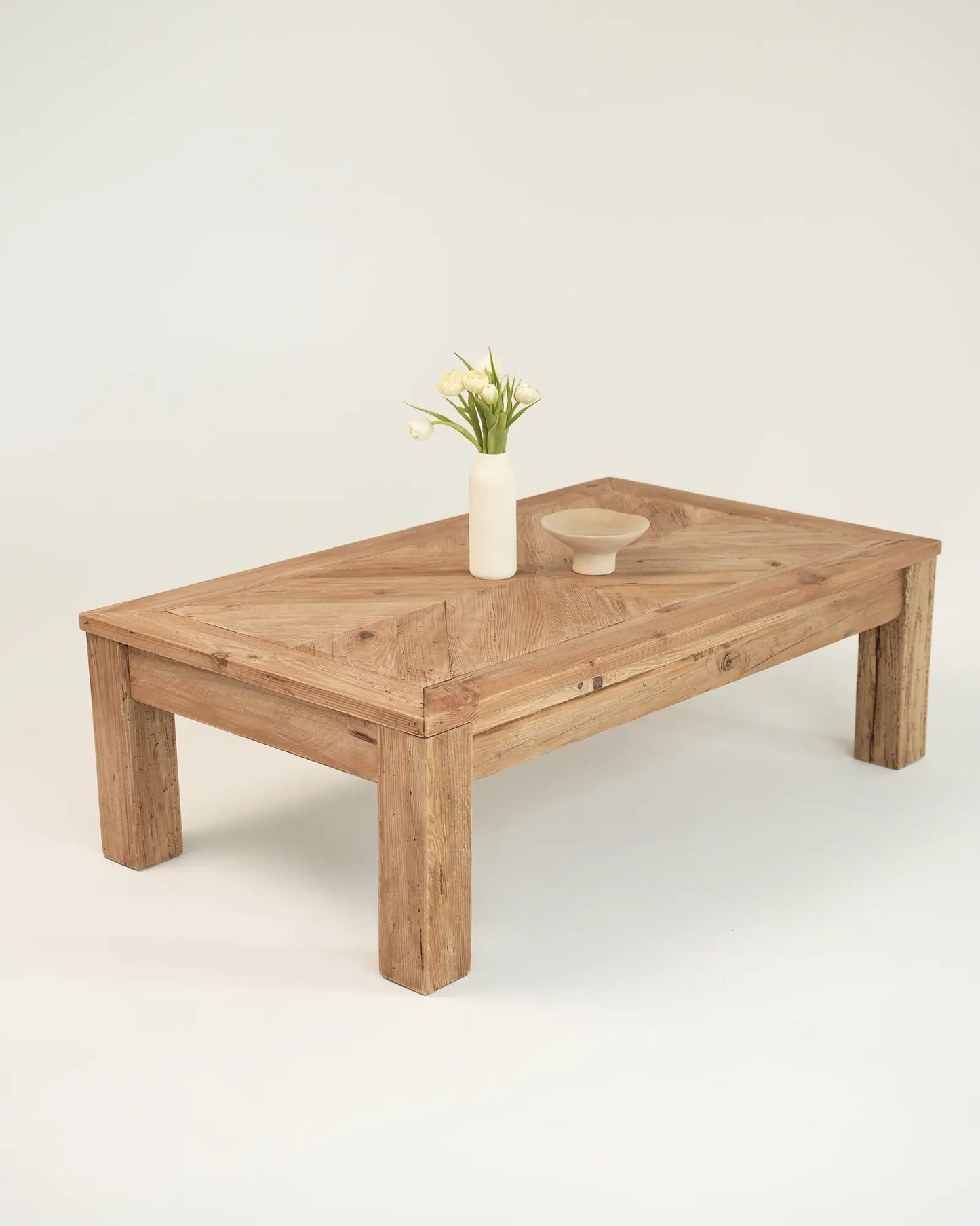 Sage - prostokątny stolik kawowy z drewna sosnowego z recyklingu