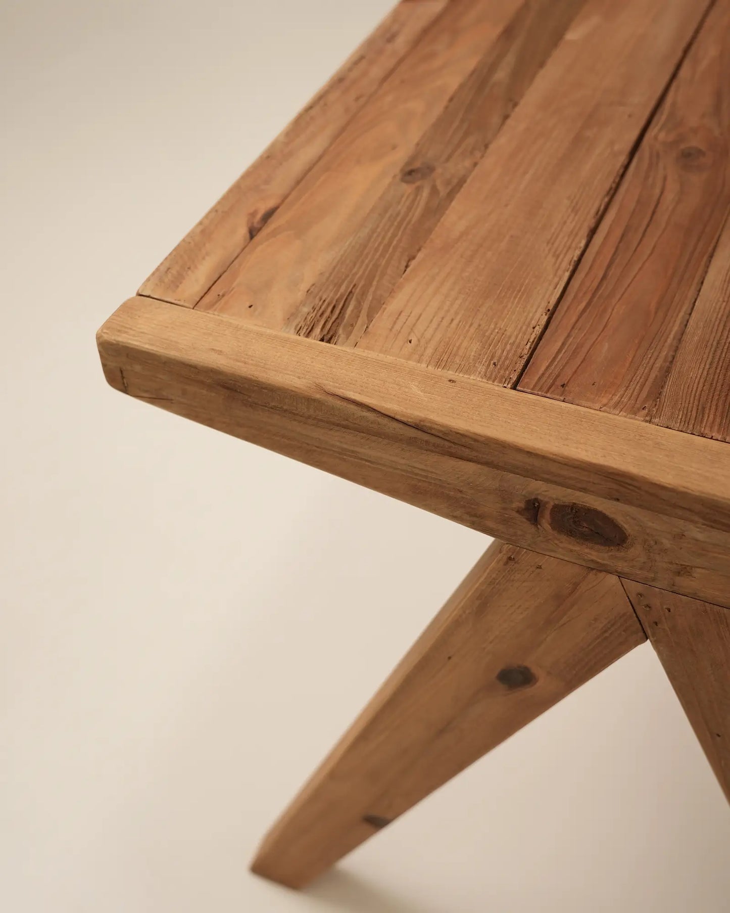 Nera - prostokątny stół jadalniany z drewna sosnowego