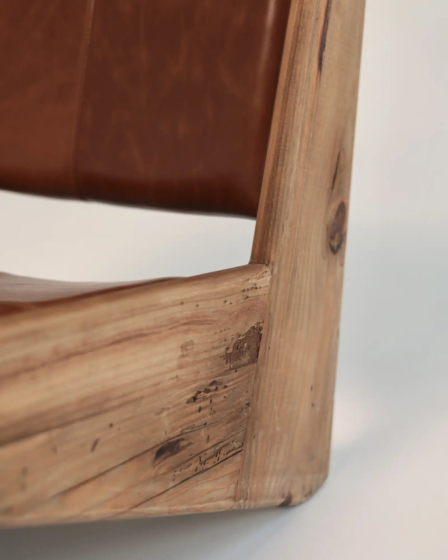 Sund - krzesło z drewna sosnowego i skóry naturalnej