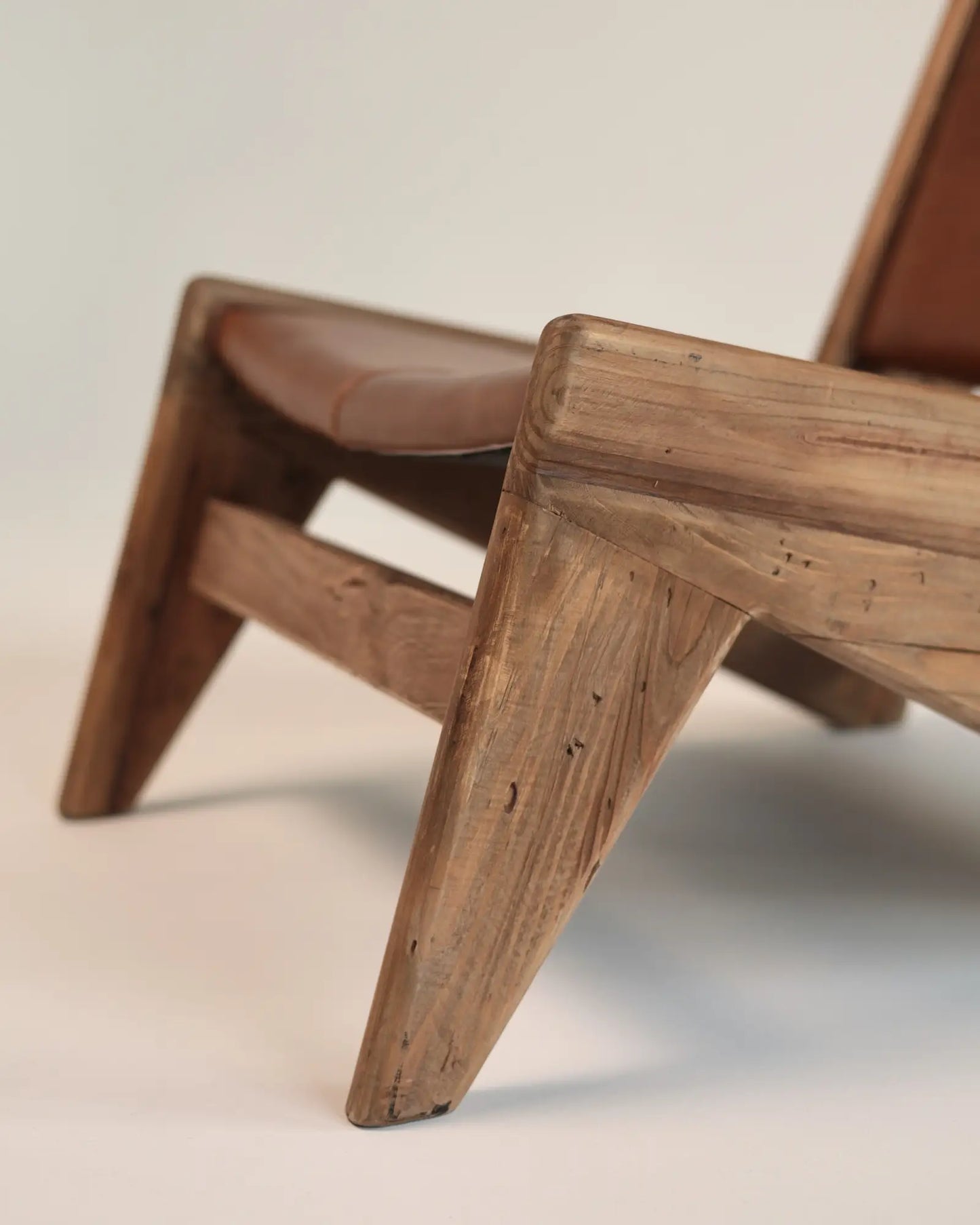 Sund - krzesło z drewna sosnowego i skóry naturalnej