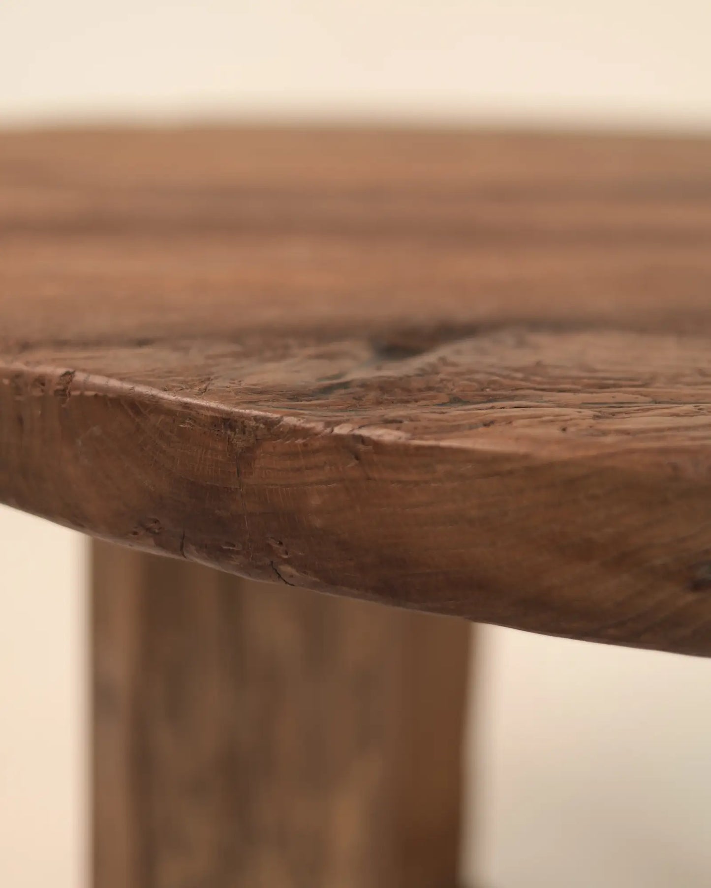 Deia - okrągły stół jadalniany z drewna dębowego