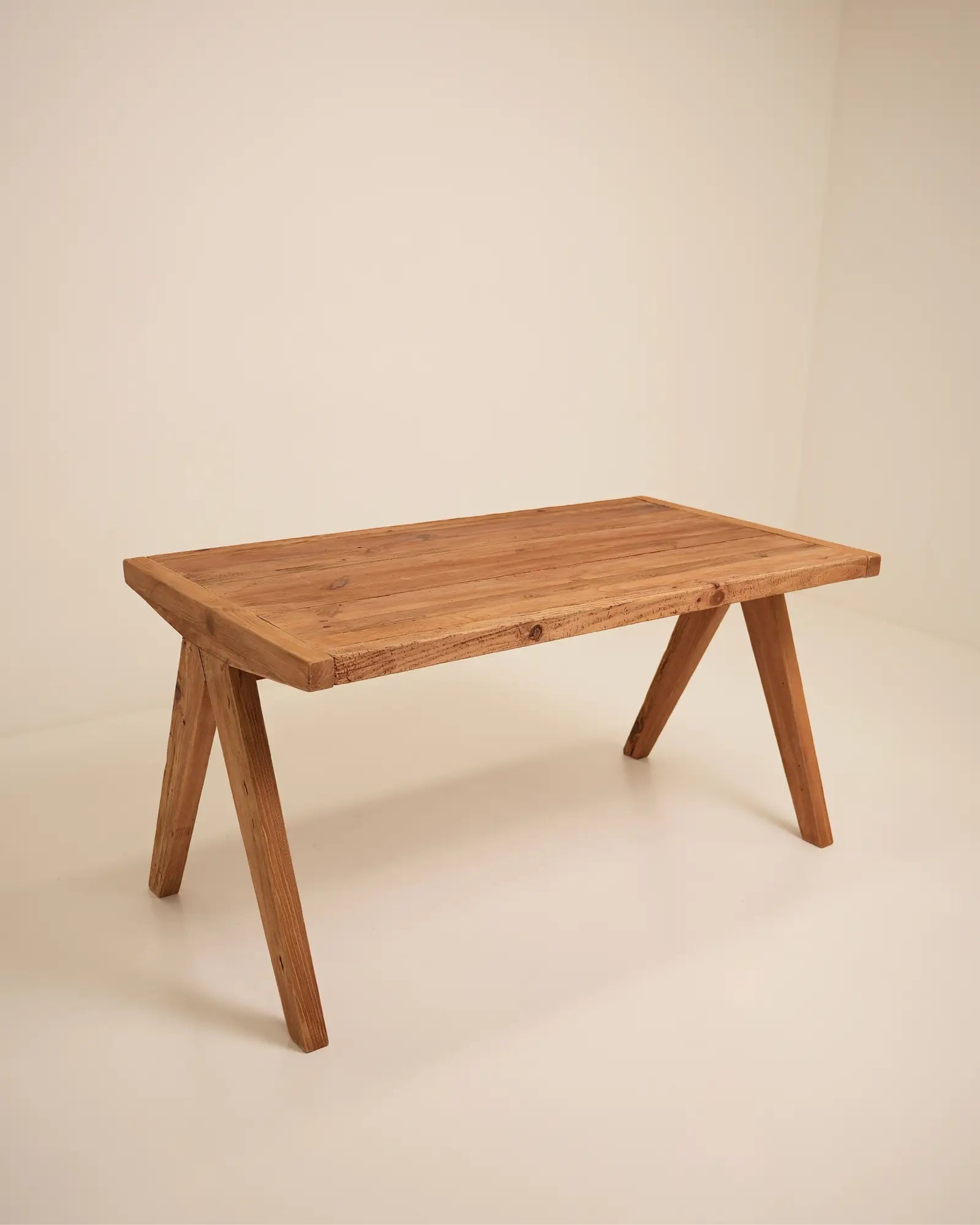 Nera - prostokątny stół jadalniany z drewna sosnowego